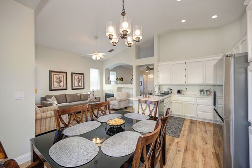 Cozy & Bright Family Retreat w/Private Yard