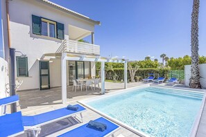 Pool - Villa Mare Sud by Villa Plus (Santa Maria del Focallo)