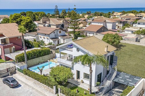 Villa Mare Sud by Villa Plus