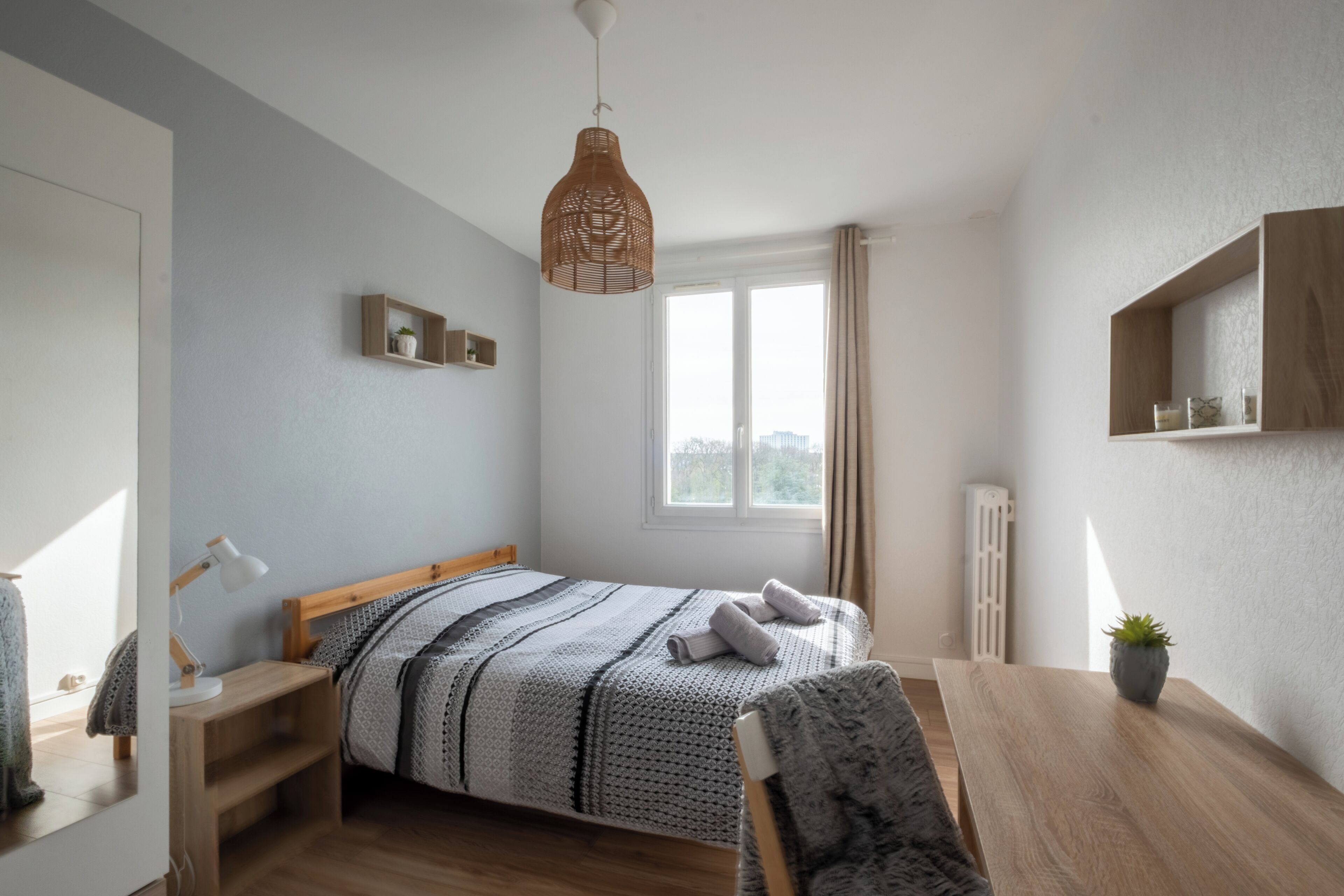 Iron/ironing board, WiFi, bed sheets
