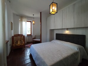 Free WiFi, bed sheets - La Quiete - apartment in the green in Spoleto, with pets allowed (Spoleto)