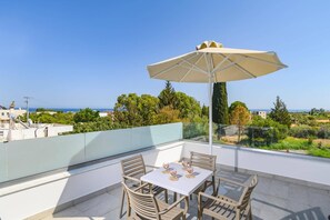 Outdoor dining - Villa Ruby Gem by Villa Plus (Gennadi)