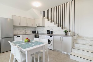 Microwave, dishwasher - Villa Ruby Gem by Villa Plus (Gennadi)