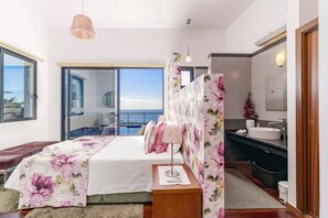 Iron/ironing board, free WiFi, bed sheets - Villa Grayci's House by Villa Plus (Arco Da Calheta)