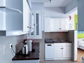 雪櫃、微波爐、焗爐、爐具