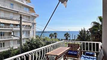 تناول الطعام بالخارج