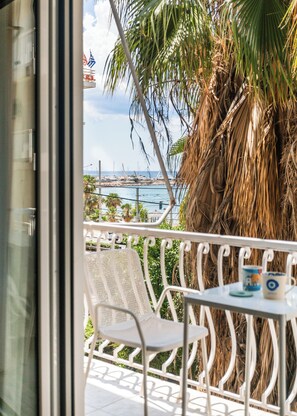 Interior - Holiday Apartment with Sea View —Steps from the Edem Beach (Athens)