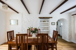 Dining - Major Lodge, Newport (Newport)