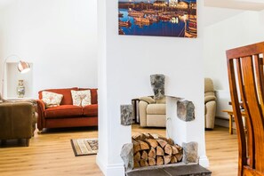 Living area - Major Lodge, Newport (Newport)