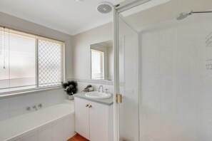 Hair dryer - Perfect Family Retreat in Middle Ridge! (Middle Ridge)