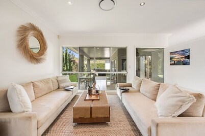 Sophistication & Style – Near Gabbinbar!