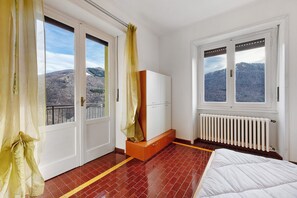 3 bedrooms, bed sheets - Apartment 'La Piudana Como Lake' with Mountain View and Balcony (Ponna Superiore)