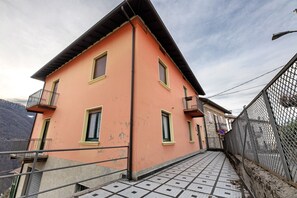 Exterior - Apartment 'La Piudana Como Lake' with Mountain View and Balcony (Ponna Superiore)