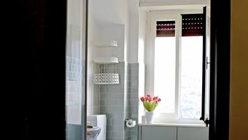 Doccia, asciugacapelli, asciugamani