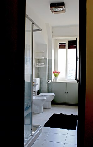 Doccia, asciugacapelli, asciugamani