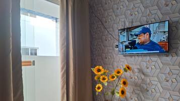 Basic Apartment, Courtyard View | Living area