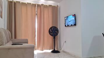 Perushuoneisto, näköala pihalle | Oleskelualue