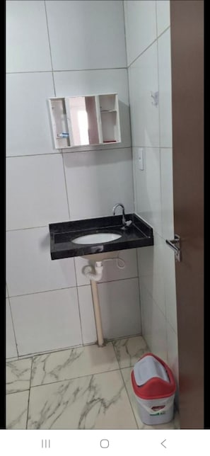 Basic Apartment, Courtyard View | Bathroom