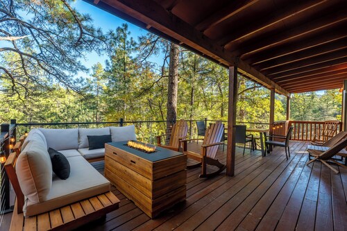 Modern Cabin Retreat w/ Hot Tub, Game Loft & Pine Views