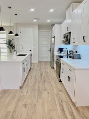 Private kitchen - Beautiful 3BR retreat in North Port, FL (North Port)