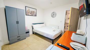 1 bedroom, iron/ironing board, WiFi, bed sheets