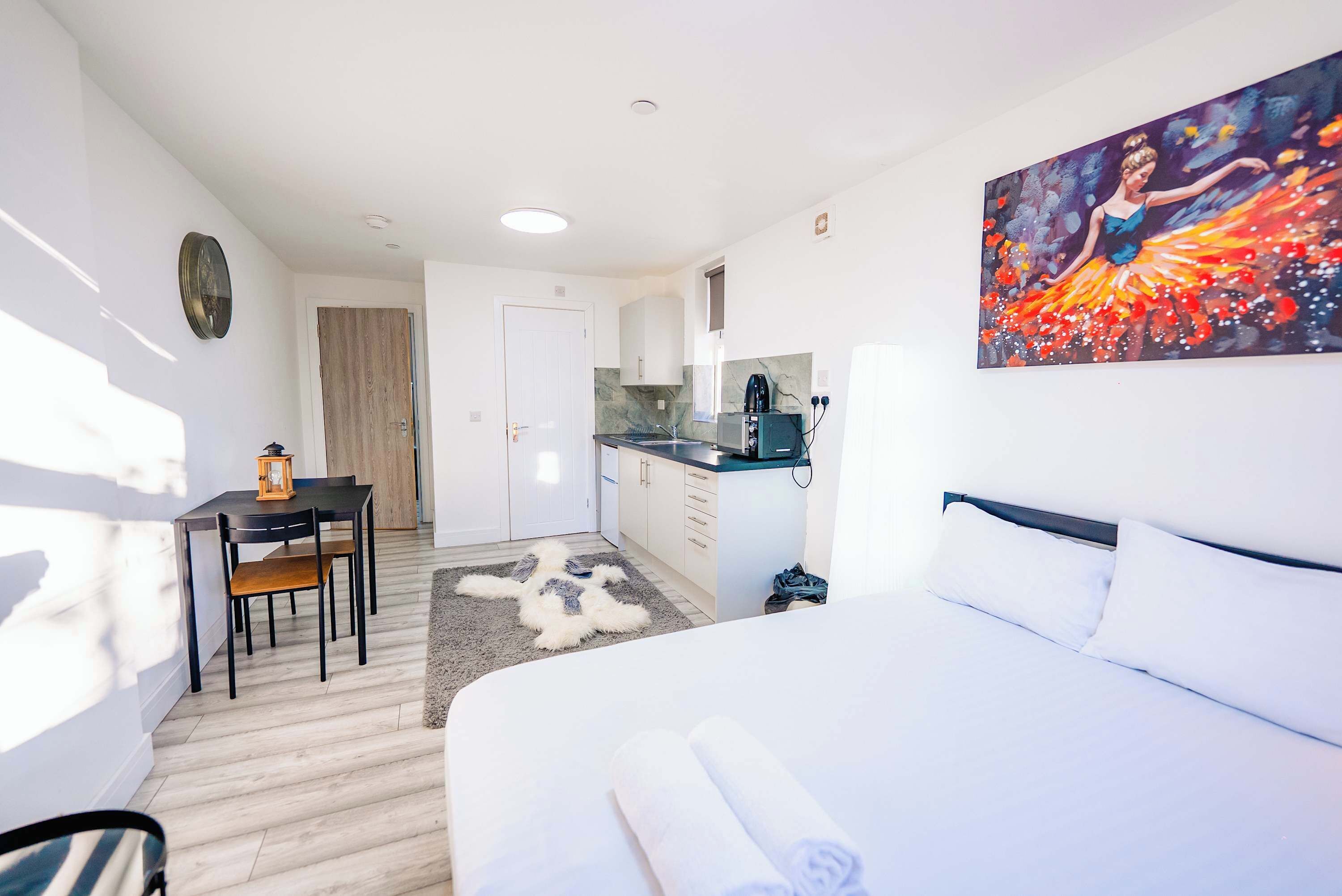 1 habitación, tabla de planchar con plancha, wifi y ropa de cama 