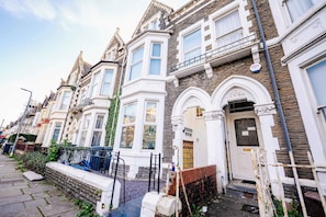 Exterior - Cozy Cardiff Studio - City Center Gem with Patio! (Cardiff)