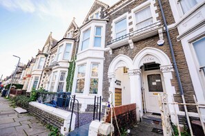 Exterior - Trendy Roath Studio | Free Hot Tub ✨ (Cardiff)