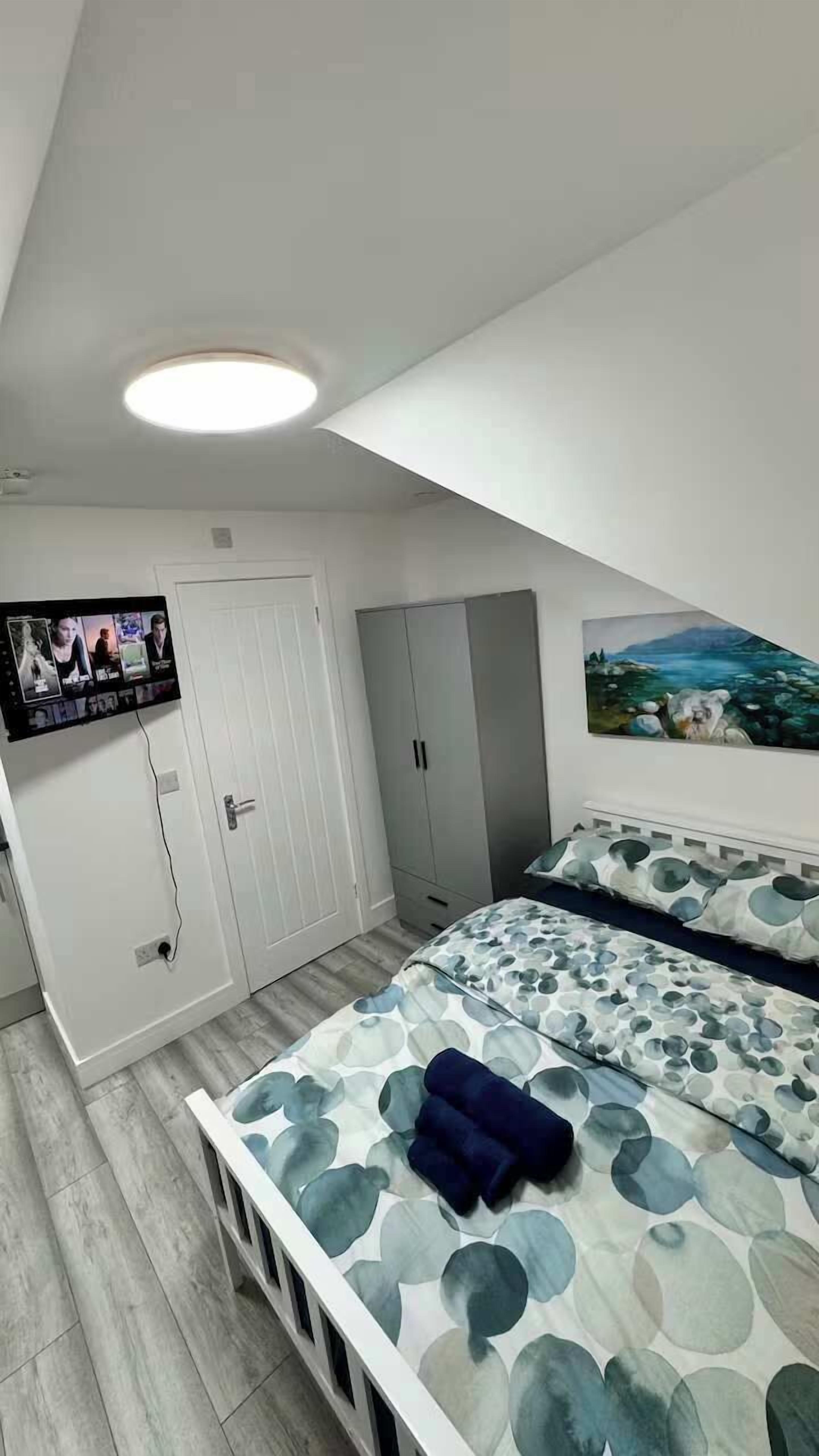 1 bedroom, iron/ironing board, WiFi, bed sheets