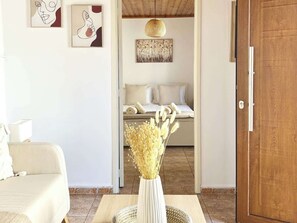TV - Authentic 1-BR Near Beaches, Marina & City Centre (Limassol)