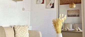 Authentic 1-BR Near Beaches, Marina & City Centre