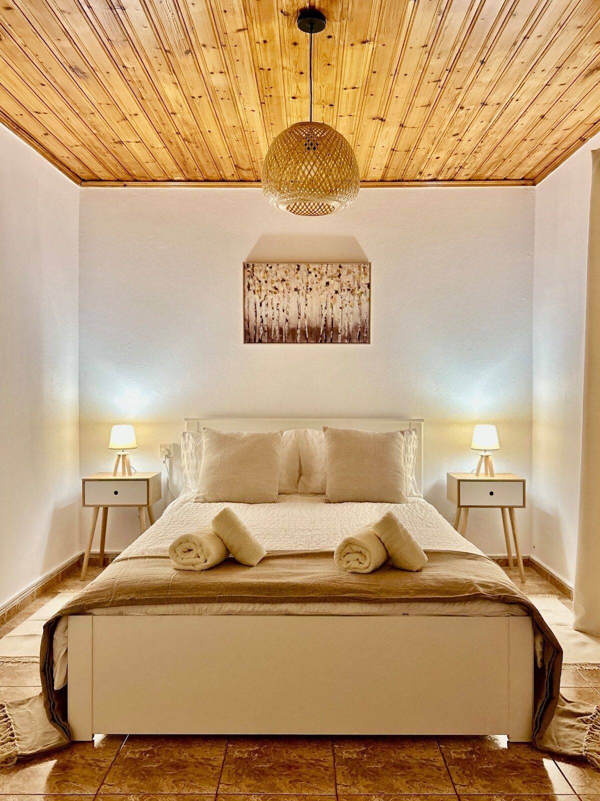 1 habitación, tabla de planchar con plancha, wifi gratis y ropa de cama 