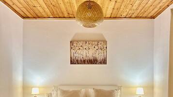 Iron/ironing board, internet, bed sheets