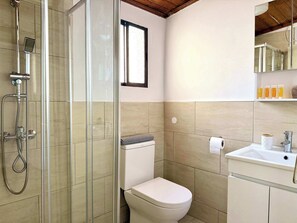 Shower, hair dryer, shampoo