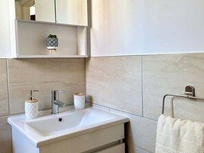 Hårtørrer, håndklæder