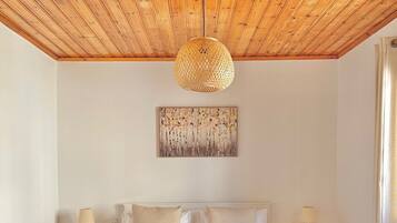 Iron/ironing board, internet, bed sheets