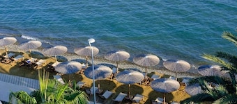 Peaceful 2-Bed House with Mountain & Sunset Views, 5 Min Walk to Beach