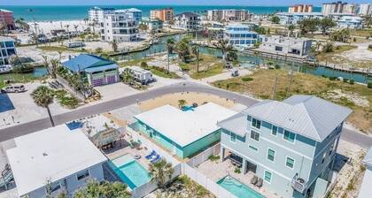 LOCATION! LOCATION! Charming 2-bedroom house in delightful Fort Myers Beach