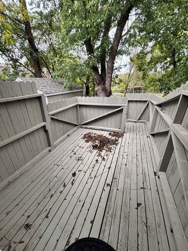 Pittsburg Porch House - 3 bedrooms 1 bathroom - Backyard