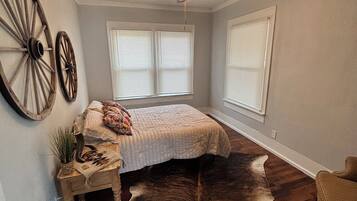 3 bedrooms, internet, bed sheets