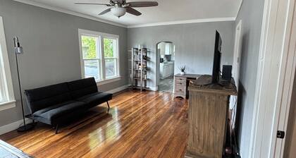 Pittsburg Porch House - 3 bedrooms 1 bathroom - Backyard