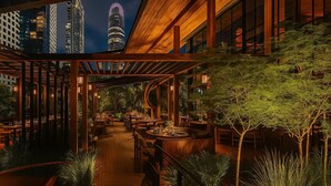 تناول الطعام بالخارج