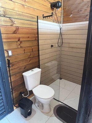 Chalé, vista para a montanha | Banheiro