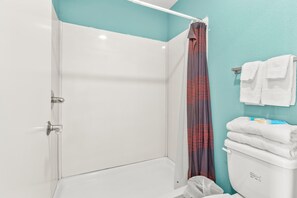 Dusche, Handtücher, Seife, Toilettenpapier