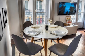 تناول الطعام