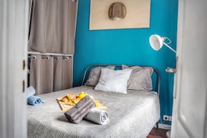 خدمة الإنترنت وملاءات أسرّة