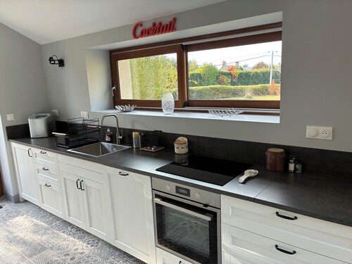 House (12 people) in Jupilles, between Le Mans and Tours, 28km from the Circuit.