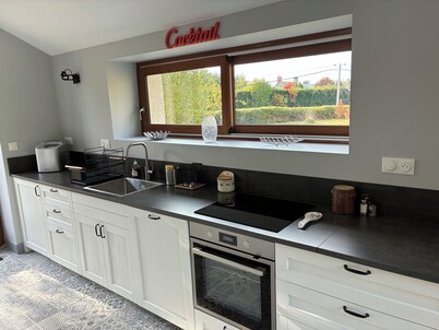 House (12 people) in Jupilles, between Le Mans and Tours, 28km from the Circuit.