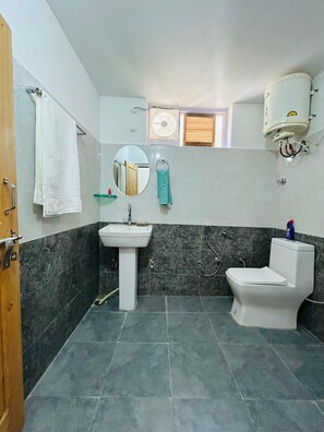 스탠다드 듀플렉스, 산 전망 | 욕실 | 샤워 시설, 타월, 화장지