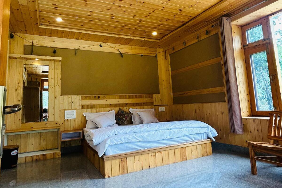 이코노미룸, 언덕 전망 | 노트북 작업 공간